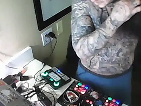 Snapshot of justthetip4209 chatting on March 13, 8:26 am justthetip4209 online show from March 13, 8:26 am