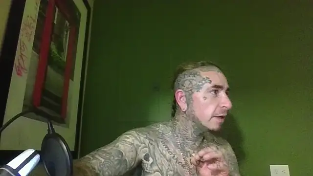 Snapshot of justthetip4209 chatting on March 18, 2:47 am justthetip4209 online show from March 18, 2:47 am