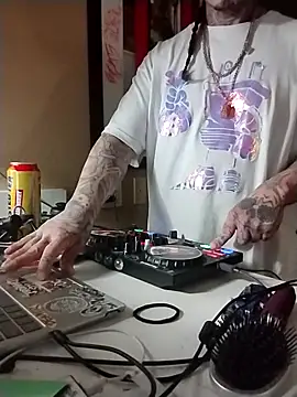 Snapshot of justthetip4209 chatting on March 18, 6:14 am justthetip4209 online show from March 18, 6:14 am