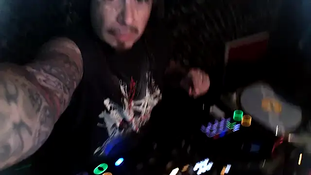 justthetip4209 online show from April 22, 6:09 pm