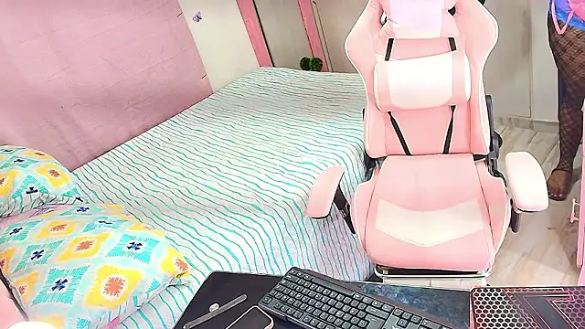 kimberly bellu online show from March 8, 3:10 am