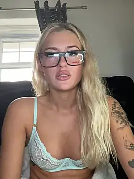 PrettyPrincess69x online show from January 13, 12:02 pm