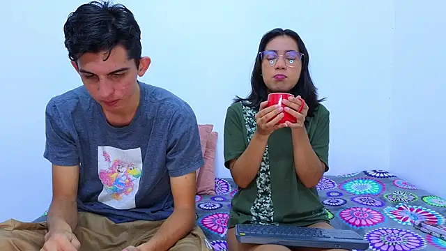 Ana and Leo online show from February 5, 11:44 am