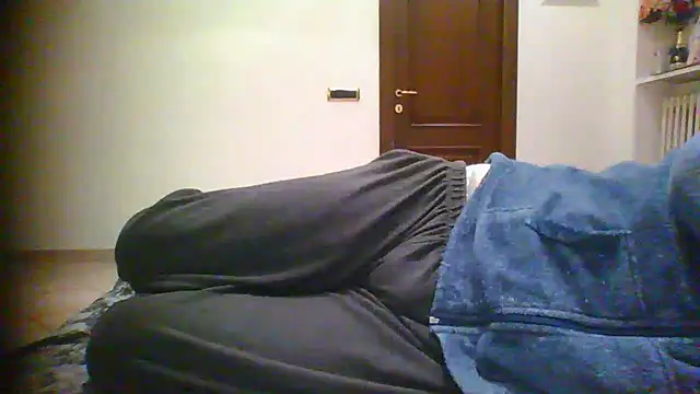 Snapshot of superdick3204 chatting on March 18, 3:31 am superdick3204 online show from March 18, 3:31 am