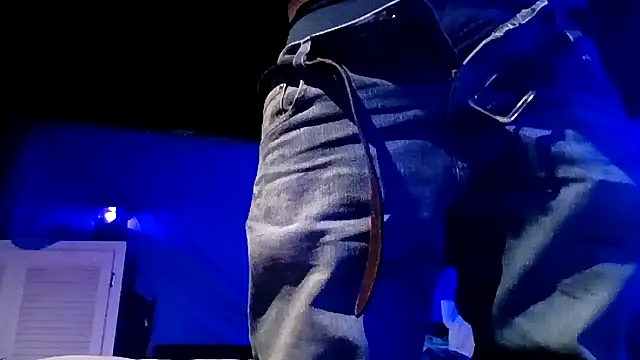 Snapshot of hesjustafriend chatting on January 11, 6:29 am hesjustafriend online show from January 11, 6:29 am