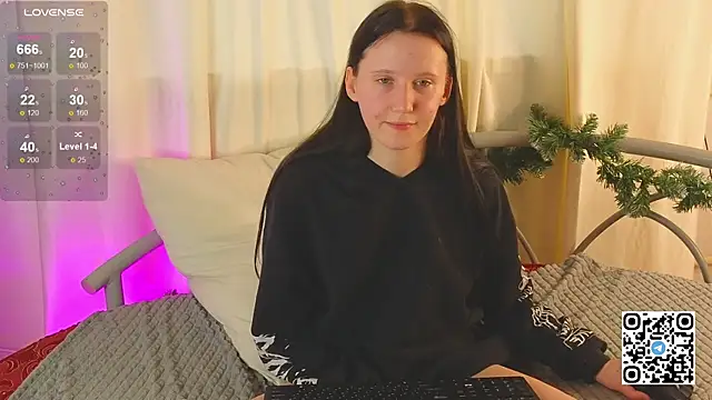 Snapshot of mon_lola chatting on January 12, 12:23 pm mon lola online show from January 12, 12:23 pm