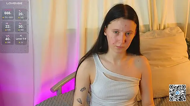 Snapshot of mon_lola chatting on January 13, 6:27 am mon lola online show from January 13, 6:27 am