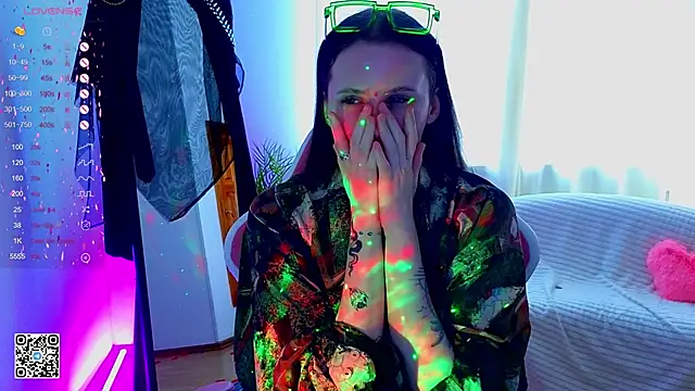 Snapshot of mon_lola chatting on February 28, 9:47 am mon lola online show from February 28, 9:47 am