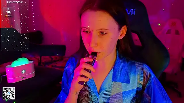 Snapshot of mon_lola chatting on March 6, 11:14 am mon lola online show from March 6, 11:14 am