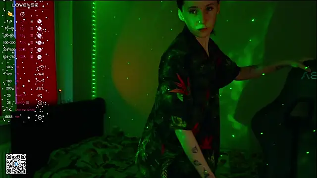 Snapshot of mon_lola chatting on March 11, 6:43 am mon lola online show from March 11, 6:43 am