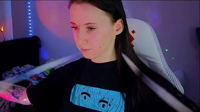 Snapshot of mon_lola chatting on March 13, 2:44 pm mon lola online show from March 13, 2:44 pm