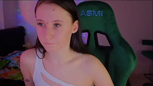 Snapshot of mon_lola chatting on March 16, 2:22 pm mon lola online show from March 16, 2:22 pm