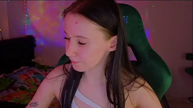 Snapshot of mon_lola chatting on March 16, 5:28 pm mon lola online show from March 16, 5:28 pm