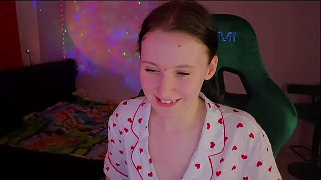 Snapshot of mon_lola chatting on March 16, 8:32 pm mon lola online show from March 16, 8:32 pm