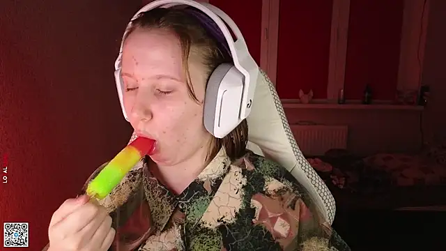 Snapshot of mon_lola chatting on September 12, 5:35 pm mon lola online show from September 12, 5:35 pm