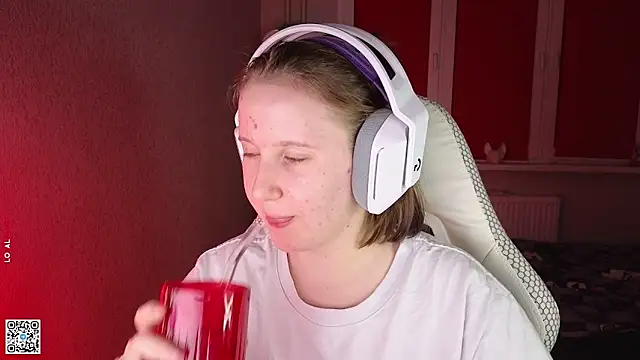 Snapshot of mon_lola chatting on September 14, 4:28 pm mon lola online show from September 14, 4:28 pm