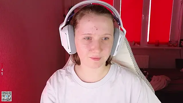 Snapshot of mon_lola chatting on September 15, 2:50 pm mon lola online show from September 15, 2:50 pm