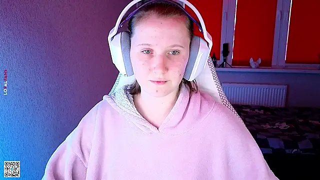 Snapshot of mon_lola chatting on September 28, 2:55 pm mon lola online show from September 28, 2:55 pm