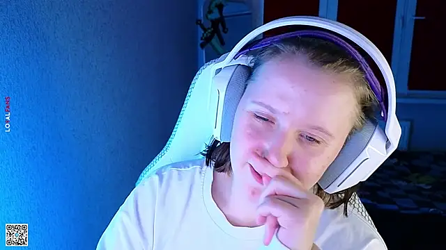 Snapshot of mon_lola chatting on October 2, 6:37 pm mon lola online show from October 2, 6:37 pm