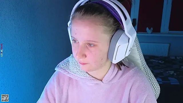 Snapshot of mon_lola chatting on October 16, 3:24 pm mon lola online show from October 16, 3:24 pm