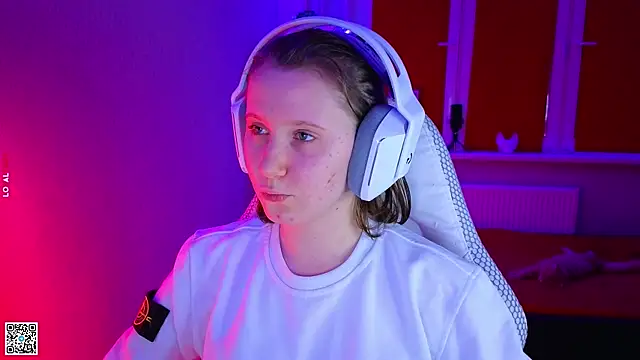 Snapshot of mon_lola chatting on November 10, 2:49 pm mon lola online show from November 10, 2:49 pm