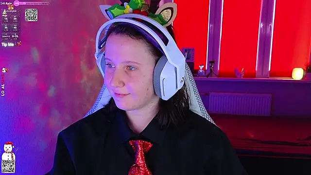 Snapshot of mon_lola chatting on December 16, 8:52 am mon lola online show from December 16, 8:52 am