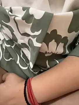 Snapshot of Red-Magic-25 chatting on October 7, 7:05 am Red-Magic-25 online show from October 7, 7:05 am