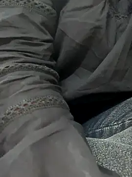 Snapshot of Red-Magic-25 chatting on November 6, 6:47 am Red-Magic-25 online show from November 6, 6:47 am