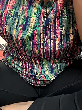 Snapshot of Red-Magic-25 chatting on November 28, 7:00 am Red-Magic-25 online show from November 28, 7:00 am