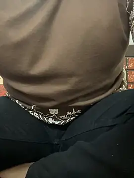 Snapshot of Red-Magic-25 chatting on November 29, 6:49 am Red-Magic-25 online show from November 29, 6:49 am