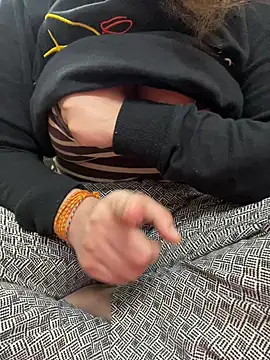 Snapshot of Red-Magic-25 chatting on December 21, 5:58 am Red-Magic-25 online show from December 21, 5:58 am