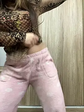 Snapshot of Red-Magic-25 chatting on January 6, 8:29 am Red-Magic-25 online show from January 6, 8:29 am