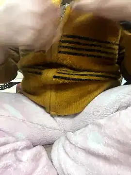 Snapshot of Red-Magic-25 chatting on January 11, 8:52 am Red-Magic-25 online show from January 11, 8:52 am