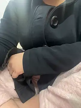 Snapshot of Red-Magic-25 chatting on January 13, 6:40 am Red-Magic-25 online show from January 13, 6:40 am