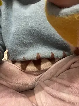 Snapshot of Red-Magic-25 chatting on February 3, 6:51 am Red-Magic-25 online show from February 3, 6:51 am