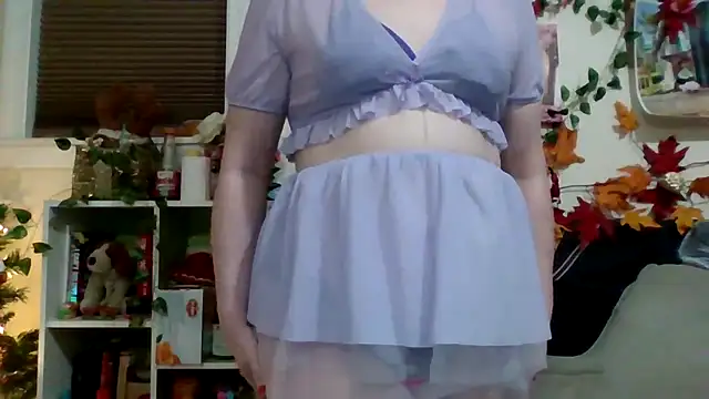 Snapshot of AverageRose chatting on January 8, 6:48 am AverageRose online show from January 8, 6:48 am