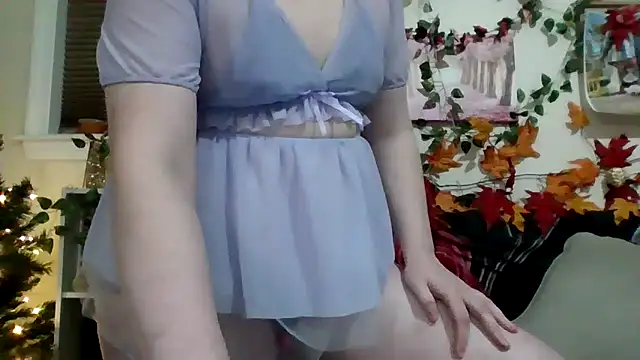 Snapshot of AverageRose chatting on February 5, 7:13 am AverageRose online show from February 5, 7:13 am