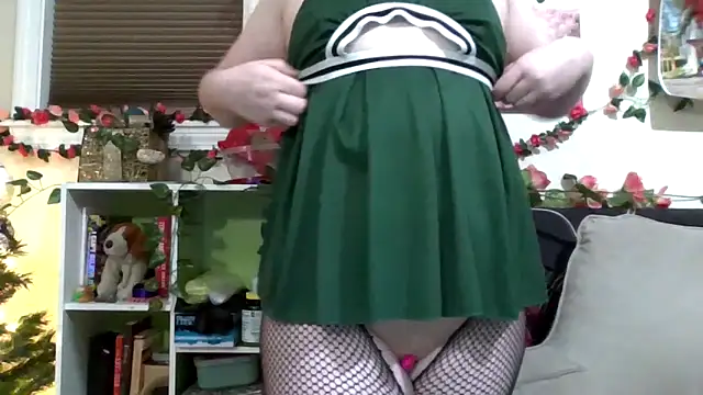 Snapshot of AverageRose chatting on February 20, 6:26 am AverageRose online show from February 20, 6:26 am