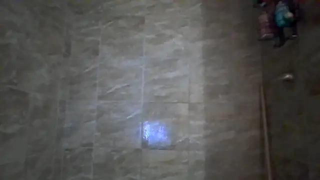 Snapshot of AverageRose chatting on February 21, 6:36 am AverageRose online show from February 21, 6:36 am