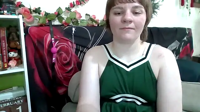 Snapshot of AverageRose chatting on February 21, 6:42 pm AverageRose online show from February 21, 6:42 pm