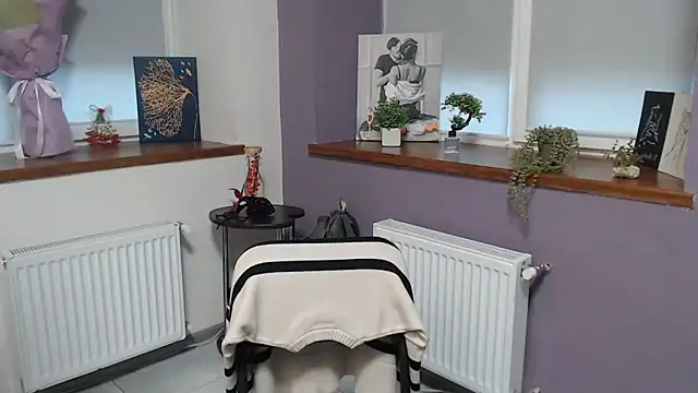 mini girly online show from February 28, 10:41 am