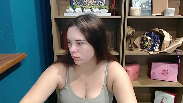 Snapshot of mini_girly chatting on October 5, 12:25 pm mini girly online show from October 5, 12:25 pm