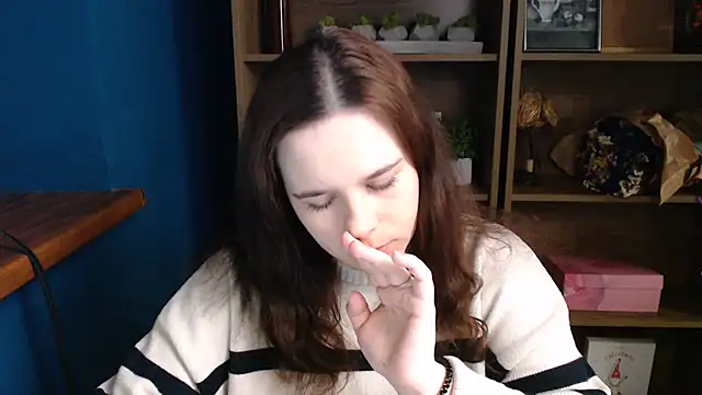 mini girly online show from December 17, 1:17 pm