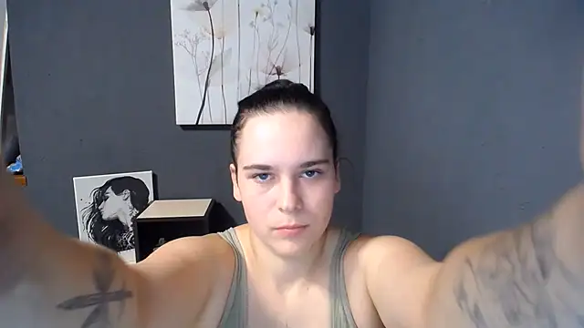Snapshot of mini_girly chatting on July 6, 9:06 am mini girly online show from July 6, 9:06 am