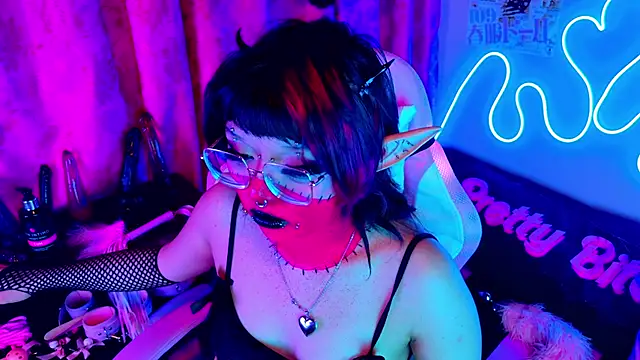 LaytonBox online show from March 1, 4:58 am