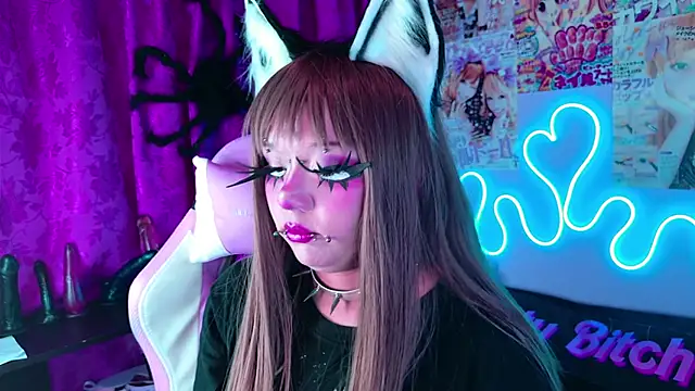 LaytonBox online show from March 2, 11:42 pm