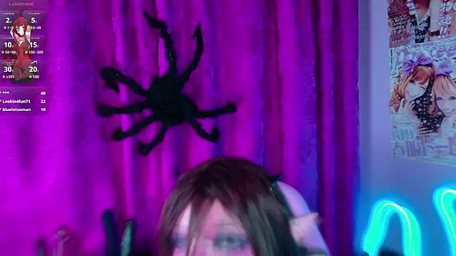 LaytonBox online show from March 4, 10:35 am