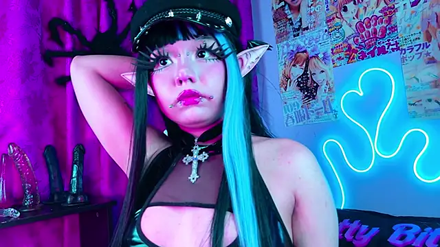 LaytonBox online show from March 5, 3:18 am