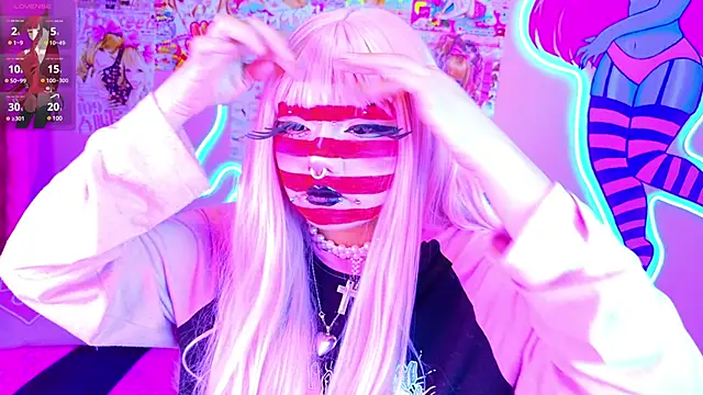 LaytonBox online show from March 11, 11:15 pm