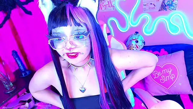 LaytonBox online show from March 14, 7:04 am